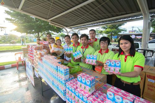 ภาพ No.25913:ประมวลภาพพิธีตักบาตรพระ 309 รูป ณ ห้าง Big C คลองสาม