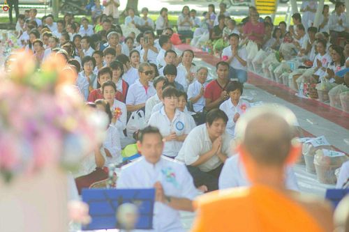 ภาพ No.25911:ประมวลภาพพิธีตักบาตรพระ 309 รูป ณ ห้าง Big C คลองสาม