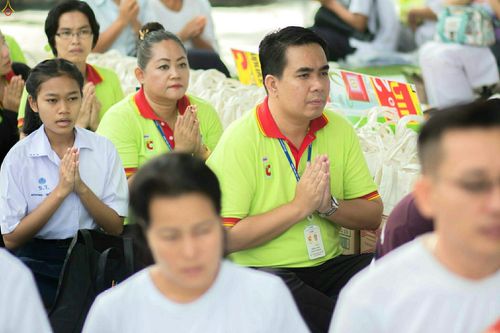 ภาพ No.25916:ประมวลภาพพิธีตักบาตรพระ 309 รูป ณ ห้าง Big C คลองสาม