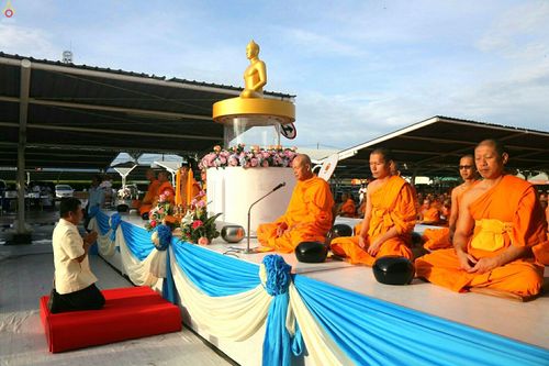 ภาพ No.25917:ประมวลภาพพิธีตักบาตรพระ 309 รูป ณ ห้าง Big C คลองสาม