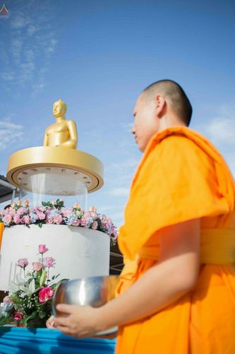 ภาพ No.25919:ประมวลภาพพิธีตักบาตรพระ 309 รูป ณ ห้าง Big C คลองสาม