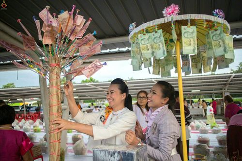 ภาพ No.25922:ประมวลภาพพิธีตักบาตรพระ 309 รูป ณ ห้าง Big C คลองสาม