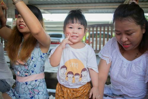 ภาพ No.25921:ประมวลภาพพิธีตักบาตรพระ 309 รูป ณ ห้าง Big C คลองสาม