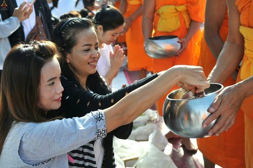 ภาพ No.25923:ประมวลภาพพิธีตักบาตรพระ 309 รูป ณ ห้าง Big C คลองสาม