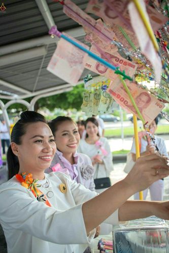 ภาพ No.25925:ประมวลภาพพิธีตักบาตรพระ 309 รูป ณ ห้าง Big C คลองสาม