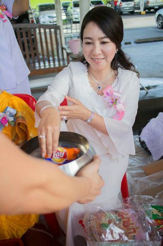 ภาพ No.25926:ประมวลภาพพิธีตักบาตรพระ 309 รูป ณ ห้าง Big C คลองสาม