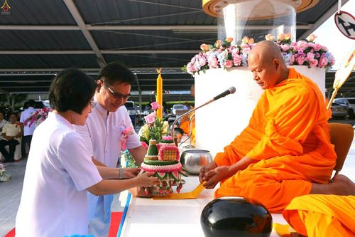 ภาพ No.25937:ประมวลภาพพิธีตักบาตรพระ 309 รูป ณ ห้าง Big C คลองสาม