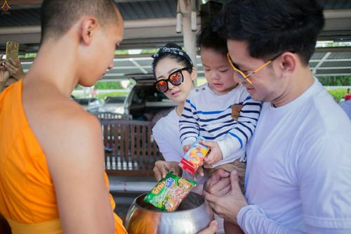 ภาพ No.25938:ประมวลภาพพิธีตักบาตรพระ 309 รูป ณ ห้าง Big C คลองสาม