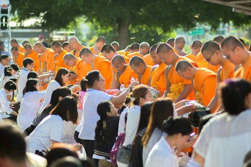 ภาพ No.25941:ประมวลภาพพิธีตักบาตรพระ 309 รูป ณ ห้าง Big C คลองสาม