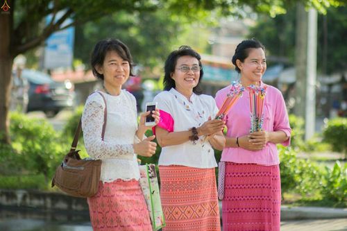 ภาพ No.25943:ประมวลภาพพิธีตักบาตรพระ 309 รูป ณ ห้าง Big C คลองสาม