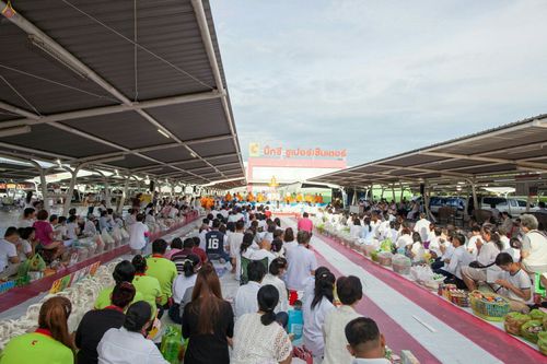 ภาพ No.25958:ประมวลภาพพิธีตักบาตรพระ 309 รูป ณ ห้าง Big C คลองสาม