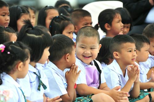 ภาพ No.25974:พิธีตักบาตรพระช่วยเหลือพุทธบุตร 4 จังหวัดชายแดนภาคใต้ และผู้ประสบอุทกภัย ณ โรงเรียนคลองสอง จ.ปทุมธานี