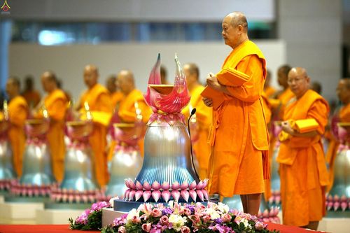 ภาพ No.25996:ประมวลภาพพิธีทอดผ้าป่าธรรมชัยเพื่องานพระพุทธศาสนาทั่วไทย