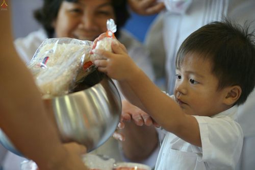 ภาพ No.26008:ประมวลภาพพิธีทอดผ้าป่าธรรมชัยเพื่องานพระพุทธศาสนาทั่วไทย