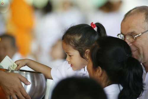 ภาพ No.26079:ประมวลภาพพิธีทอดผ้าป่าธรรมชัยเพื่องานพระพุทธศาสนาทั่วไทย