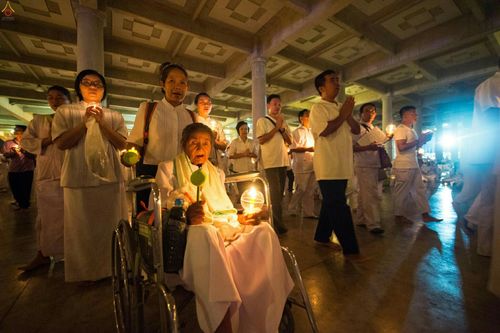 ภาพ No.26127:ประมวลภาพพิธีทอดผ้าป่าธรรมชัยเพื่องานพระพุทธศาสนาทั่วไทย