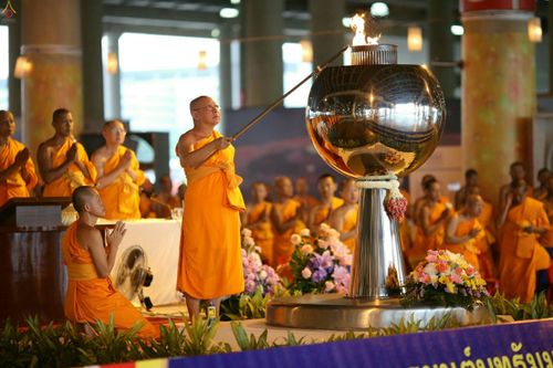 ภาพ No.26135:ประมวลภาพพิธีทอดผ้าป่าธรรมชัยเพื่องานพระพุทธศาสนาทั่วไทย