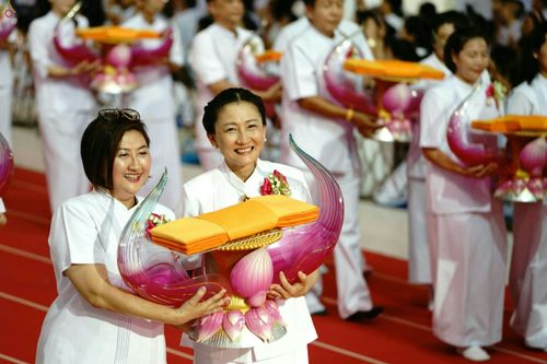 ภาพ No.26194:ประมวลภาพพิธีทอดผ้าป่าธรรมชัยเพื่องานพระพุทธศาสนาทั่วไทย