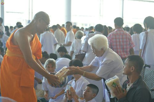 ภาพ No.26206:ประมวลภาพพิธีทอดผ้าป่าธรรมชัยเพื่องานพระพุทธศาสนาทั่วไทย