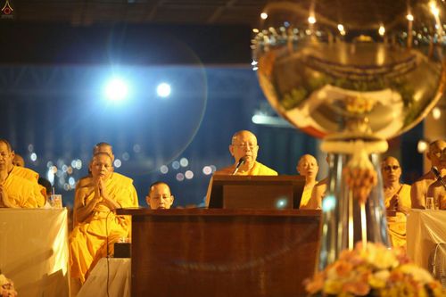 ภาพ No.26286:ประมวลภาพพิธีทอดผ้าป่าธรรมชัยเพื่องานพระพุทธศาสนาทั่วไทย
