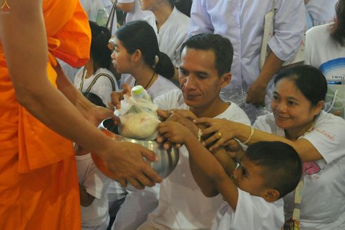 ภาพ No.26327:ประมวลภาพพิธีทอดผ้าป่าธรรมชัยเพื่องานพระพุทธศาสนาทั่วไทย