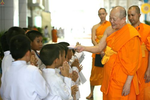 ภาพ No.26356:ประมวลภาพพิธีทอดผ้าป่าธรรมชัยเพื่องานพระพุทธศาสนาทั่วไทย