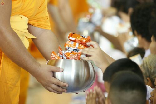 ภาพ No.26372:ประมวลภาพพิธีทอดผ้าป่าธรรมชัยเพื่องานพระพุทธศาสนาทั่วไทย