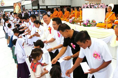 ภาพ No.26459:ตักบาตรพระ 309 รูป ตลาดโรงเกลือ (พระยาสมาน)