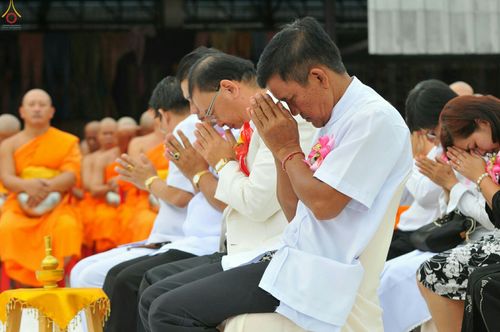 ภาพ No.26476:ตักบาตรพระ 309 รูป ตลาดโรงเกลือ (พระยาสมาน)