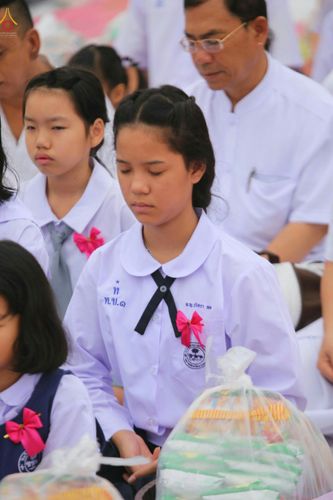 ภาพ No.26483:ตักบาตรพระ 309 รูป ตลาดโรงเกลือ (พระยาสมาน)