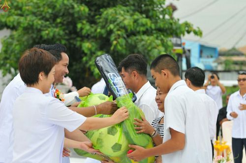 ภาพ No.26485:ตักบาตรพระ 309 รูป ตลาดโรงเกลือ (พระยาสมาน)