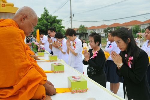 ภาพ No.26492:ตักบาตรพระ 309 รูป ตลาดโรงเกลือ (พระยาสมาน)