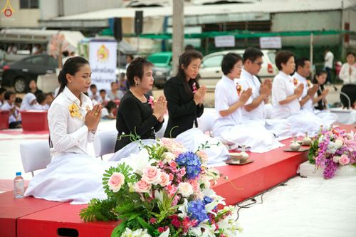 ภาพ No.26502:ตักบาตรพระ 309 รูป ตลาดโรงเกลือ (พระยาสมาน)