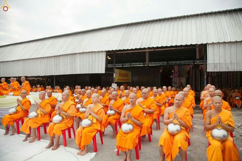 ภาพ No.26506:ตักบาตรพระ 309 รูป ตลาดโรงเกลือ (พระยาสมาน)