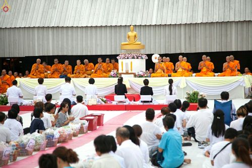 ภาพ No.26510:ตักบาตรพระ 309 รูป ตลาดโรงเกลือ (พระยาสมาน)