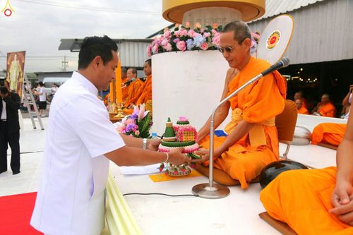 ภาพ No.26512:ตักบาตรพระ 309 รูป ตลาดโรงเกลือ (พระยาสมาน)