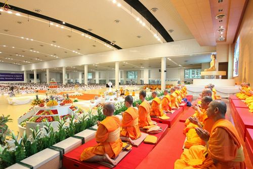 ภาพ No.26532:ประมวลภาพพิธีทอดกฐินวัดพระธรรมกาย ประจำปี พ.ศ. 2559
