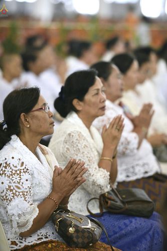 ภาพ No.26548:ประมวลภาพพิธีทอดกฐินวัดพระธรรมกาย ประจำปี พ.ศ. 2559