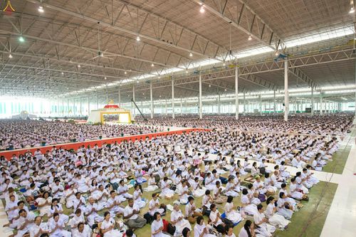 ภาพ No.26555:ประมวลภาพพิธีทอดกฐินวัดพระธรรมกาย ประจำปี พ.ศ. 2559