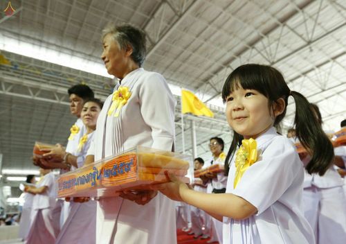 ภาพ No.26564:ประมวลภาพพิธีทอดกฐินวัดพระธรรมกาย ประจำปี พ.ศ. 2559