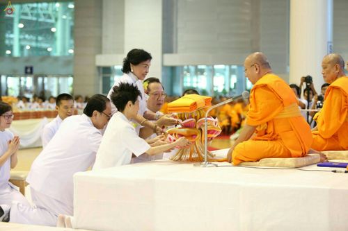 ภาพ No.26565:ประมวลภาพพิธีทอดกฐินวัดพระธรรมกาย ประจำปี พ.ศ. 2559