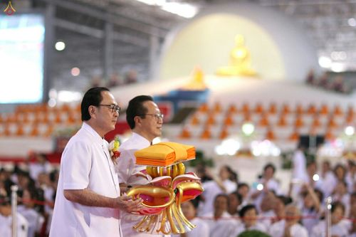 ภาพ No.26567:ประมวลภาพพิธีทอดกฐินวัดพระธรรมกาย ประจำปี พ.ศ. 2559