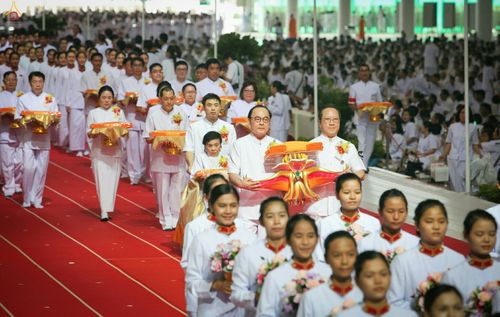 ภาพ No.26575:ประมวลภาพพิธีทอดกฐินวัดพระธรรมกาย ประจำปี พ.ศ. 2559