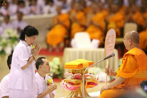 ภาพ No.26577:ประมวลภาพพิธีทอดกฐินวัดพระธรรมกาย ประจำปี พ.ศ. 2559