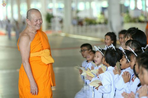 ภาพ No.26588:ประมวลภาพพิธีทอดกฐินวัดพระธรรมกาย ประจำปี พ.ศ. 2559