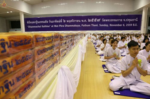 ภาพ No.26596:ประมวลภาพพิธีทอดกฐินวัดพระธรรมกาย ประจำปี พ.ศ. 2559