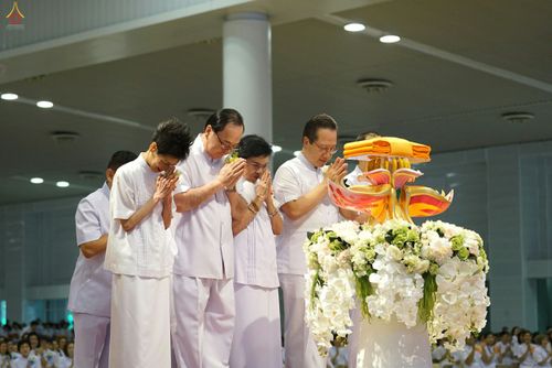 ภาพ No.26606:ประมวลภาพพิธีทอดกฐินวัดพระธรรมกาย ประจำปี พ.ศ. 2559