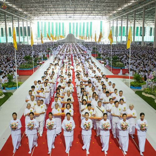 ภาพ No.26611:ประมวลภาพพิธีทอดกฐินวัดพระธรรมกาย ประจำปี พ.ศ. 2559