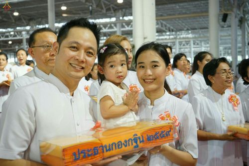 ภาพ No.26627:ประมวลภาพพิธีทอดกฐินวัดพระธรรมกาย ประจำปี พ.ศ. 2559