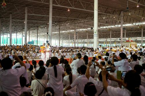 ภาพ No.26649:ประมวลภาพพิธีทอดกฐินวัดพระธรรมกาย ประจำปี พ.ศ. 2559